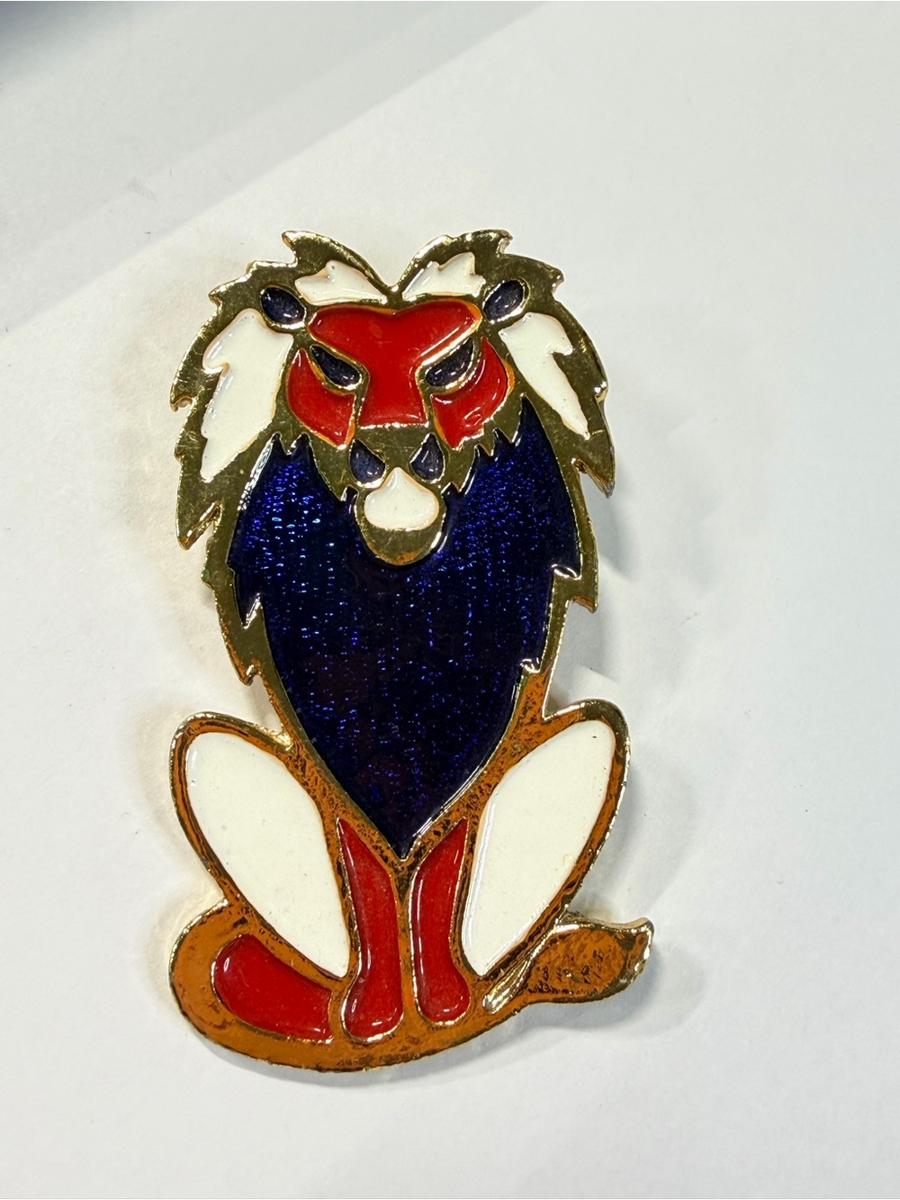 VINTAGE LION ENAMEL GOLDTONE BROOCH